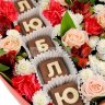 Композиция в коробке "Цветы и шоколад"